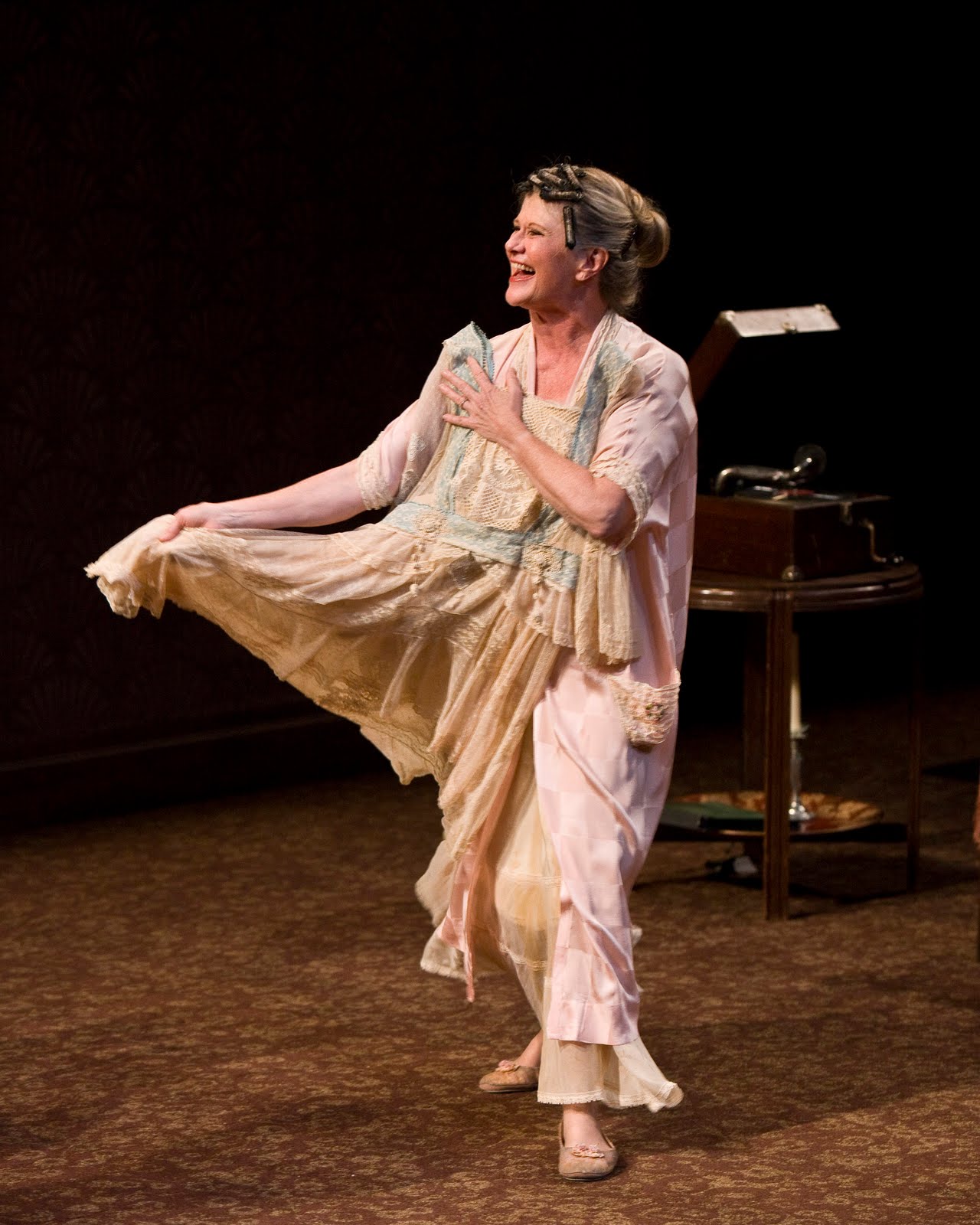 Glass menagerie amanda wingfield essay