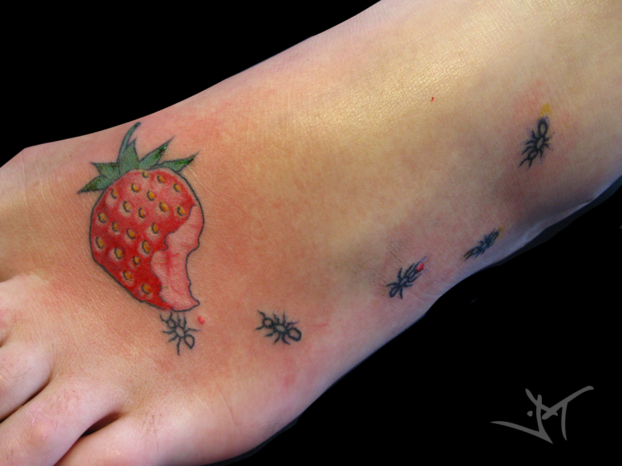 I got cute holiday tattoo and it looks completely different after just 2  WEEKS  The US Sun