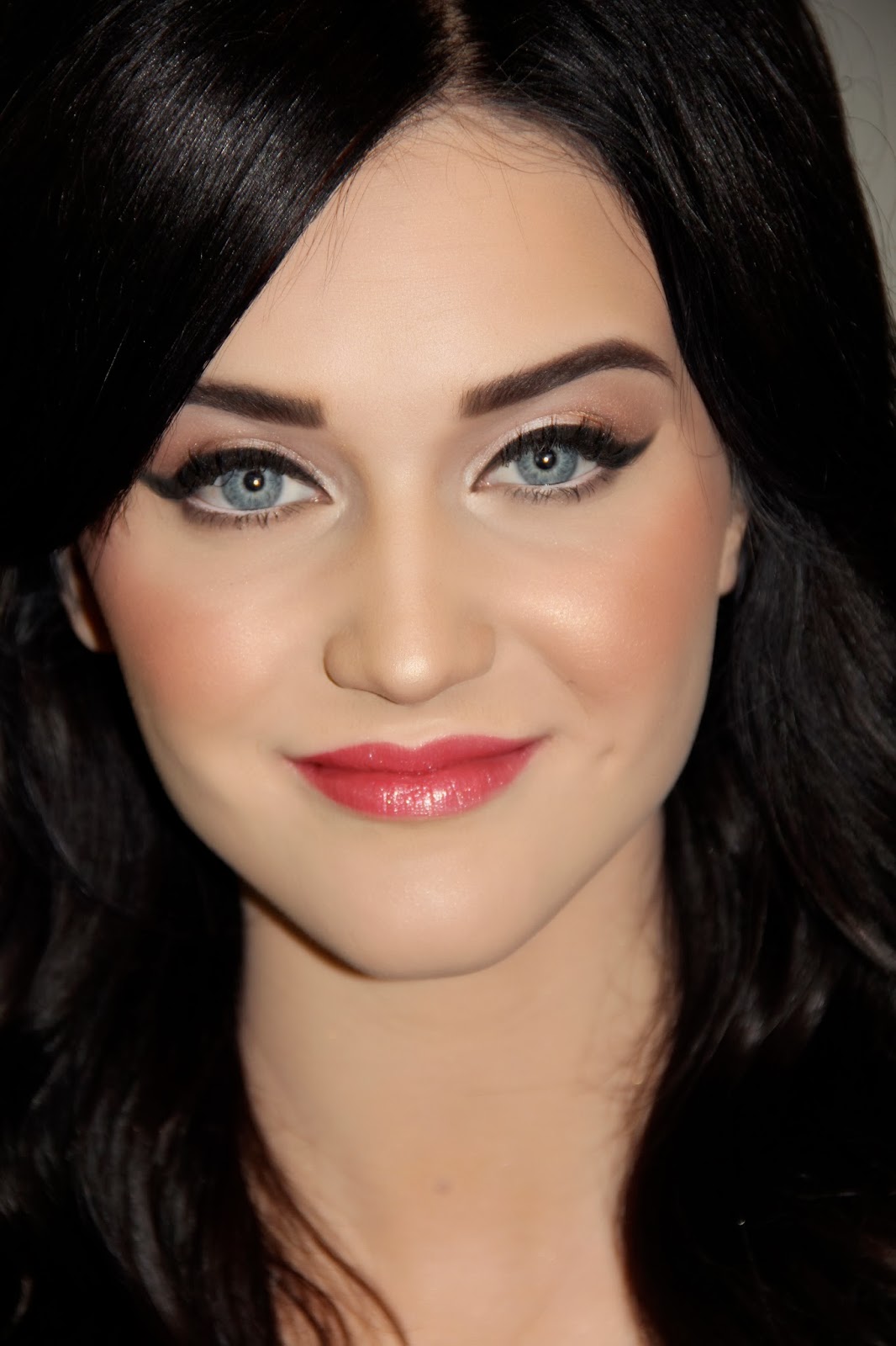 How to Do Eye Makeup for Blue Eyes (with Pictures) - wikiHow