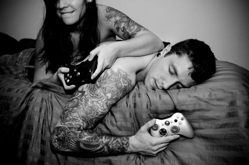 couples playing xbox