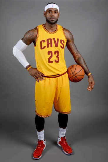 lebron james yellow cavs jersey