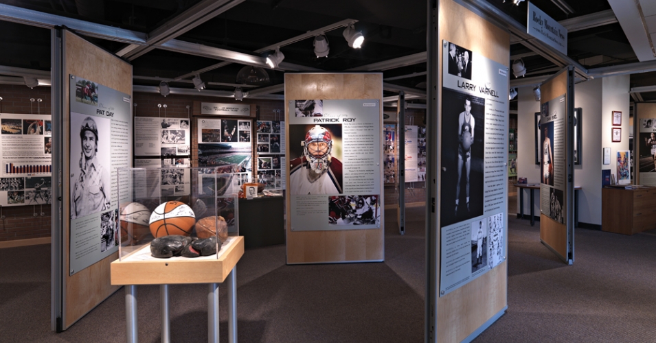 Hall of fame tiny. Hall of Fame картинки. Museum display. Colorado Sports Hall of Fame. The amazing Wall of Fame.