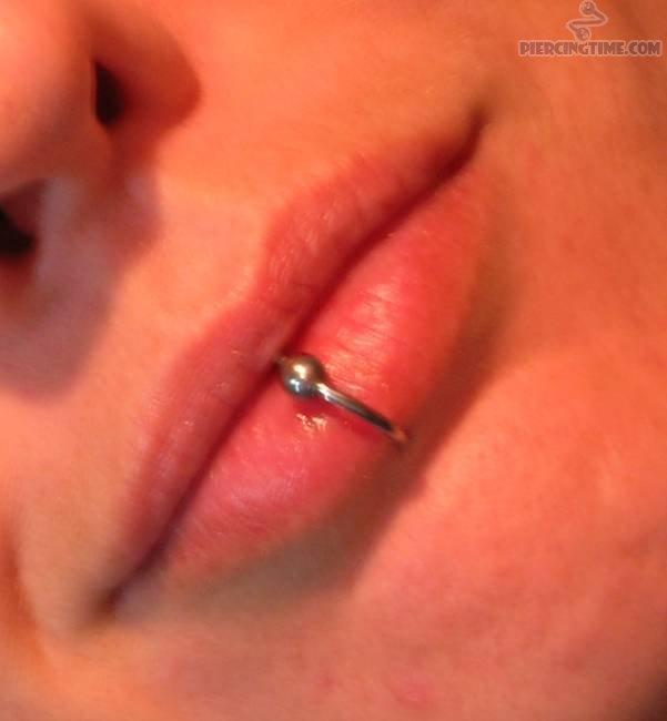 lip ring with ball