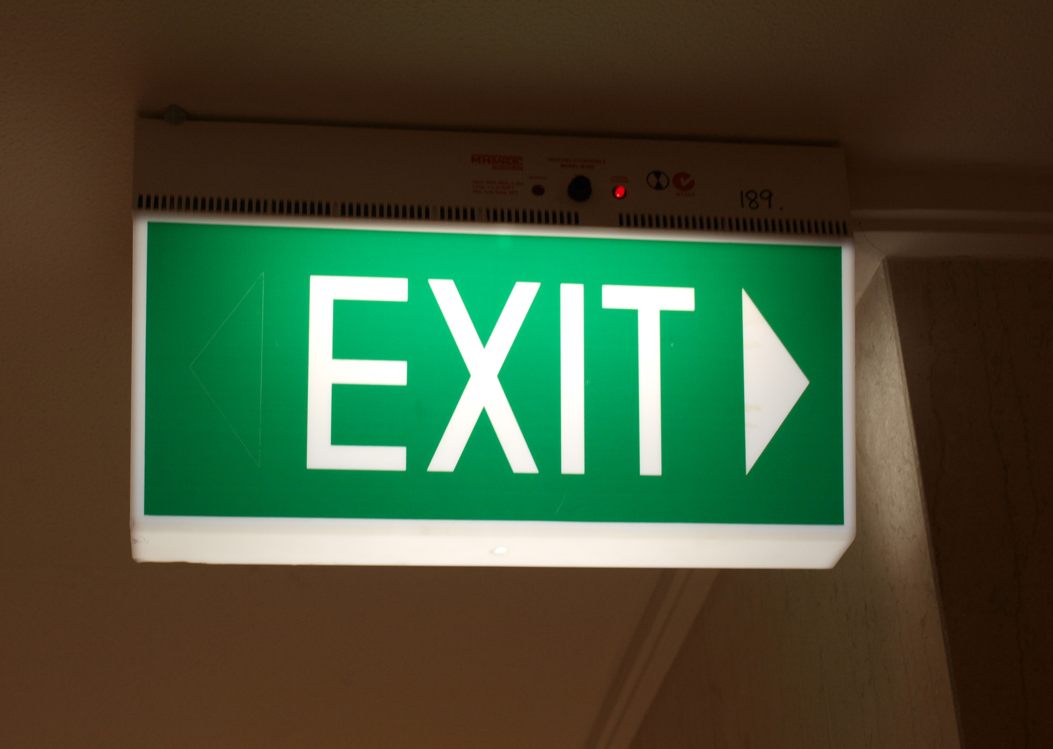 Exit image. Табличка &quot;выход&quot;. вывеска exit. табличка ехит.
