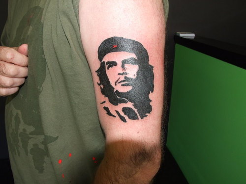 Che Guevara tattoo on the right shoulder