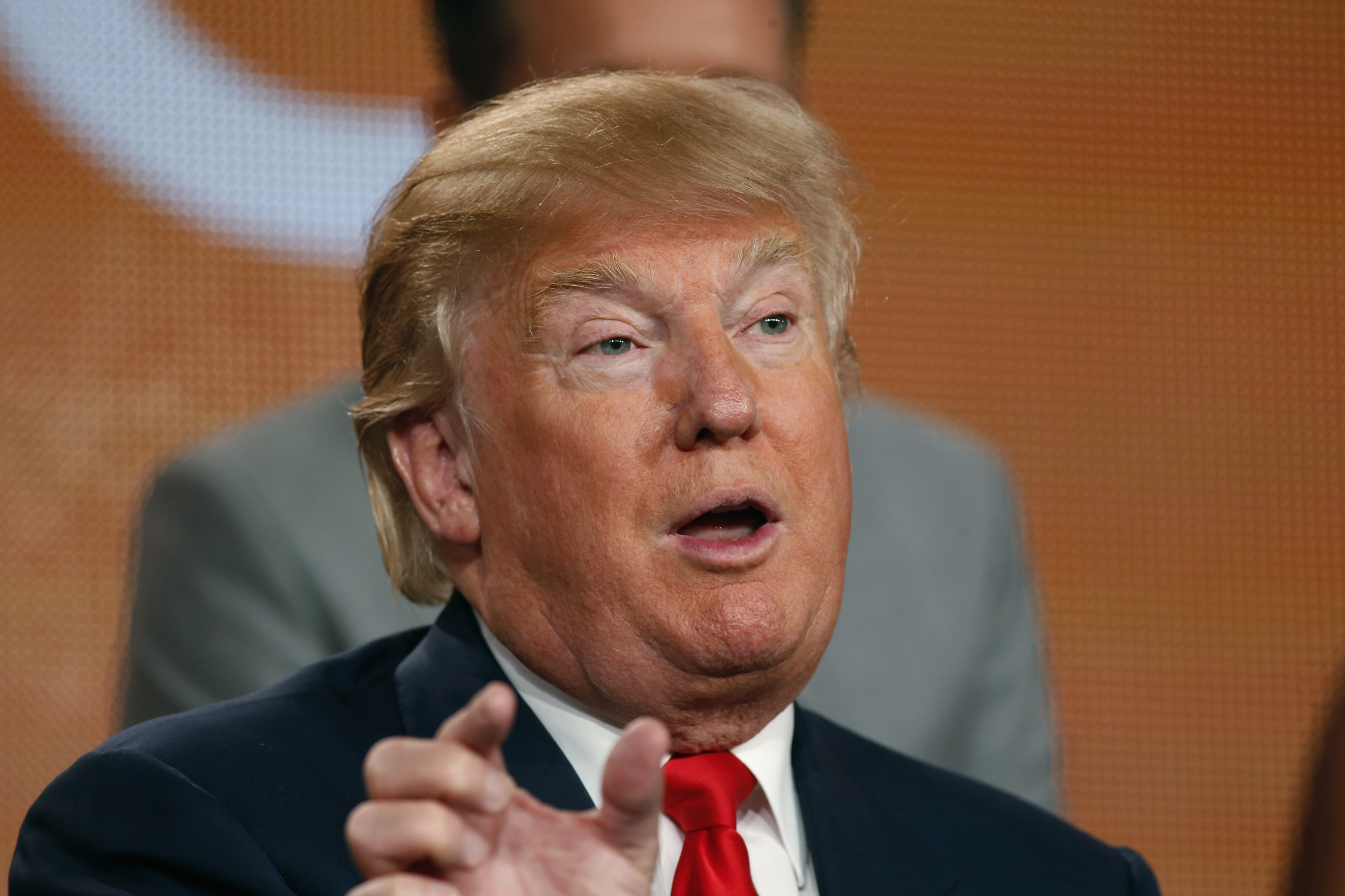 Трамп выборы 2016. Фото адвокатов трампа. Трамп отказ. Фото адвокатов трампа. Трамп прикрывает рот руками.