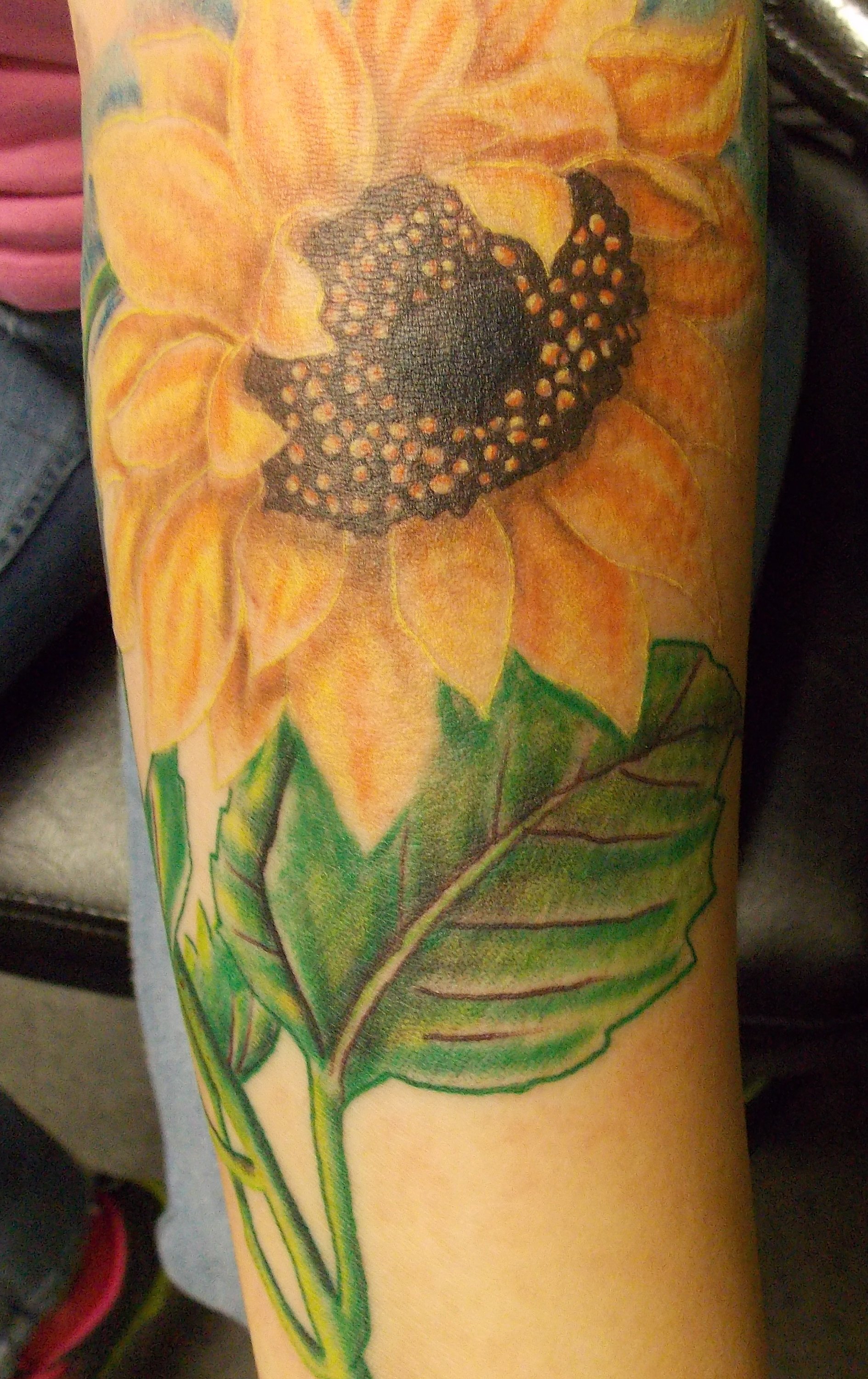 Gorgeous sunflower tattoo ideas to make your arm delightful