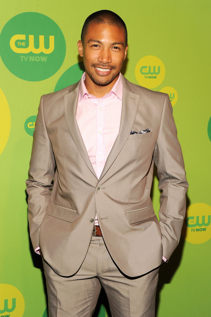 имя актера дэвиса. кваси сонгуи. чарльз майкл дэвис дневники вампира. имя актера дэвиса. Derrick meacham.