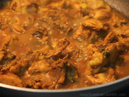 O curry, que tem cúrcuma, pimenta e gengibre, é um tempero muito comum na Índia.