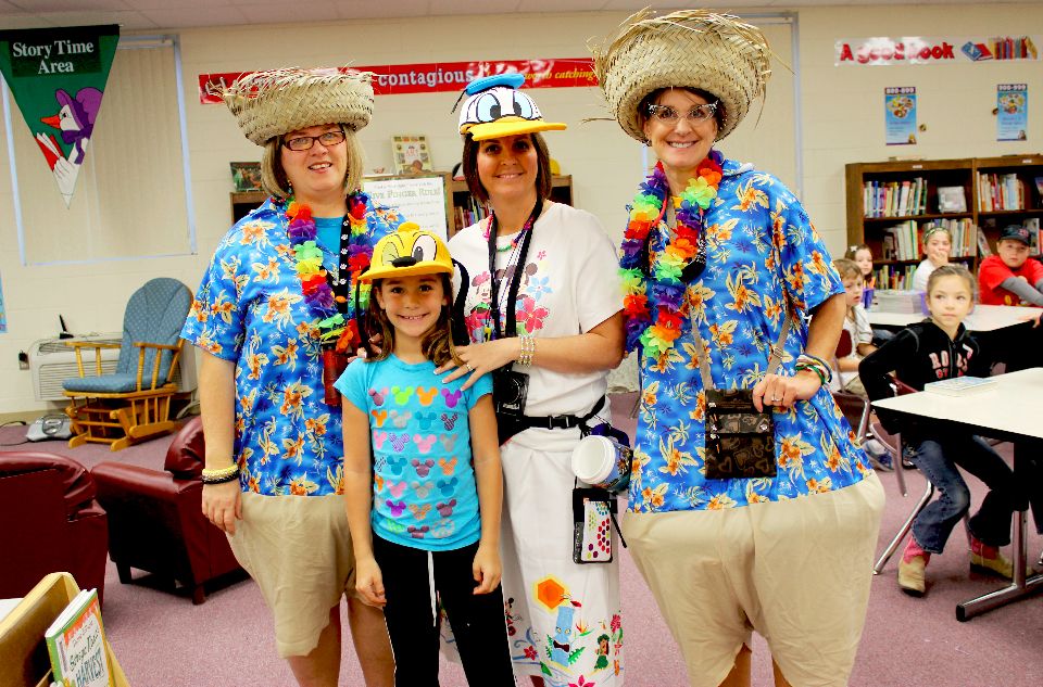 dress up like a tourist day