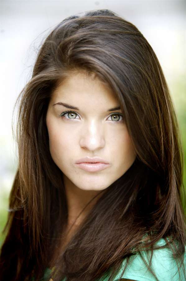 Marie Avgeropoulos Naked