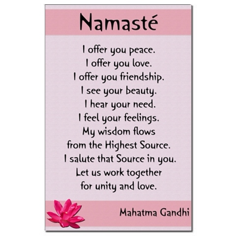 Namaste перевод. Намасте значение. Значение слова "Намастэ". Как переводится Намасте на русский.