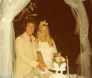 Goldie Hawn Bill Hudson Wedding: Brides Goldie, Celeb Marriage, Famous ...