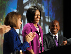 michelle obama has no eyebrows michelle obama and queen elizabeth 2011