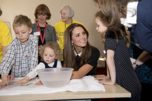 Kate Middleton et le Prince William en l'association Child Bereavement ...
