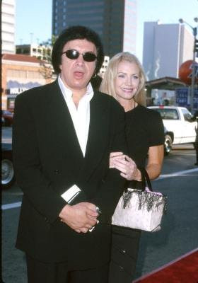 ... Tweed and Gene Simmons at event of The General's Daughter (1999