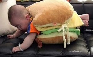Funny Pictures-Funny Baby-Burger-Funny Photos