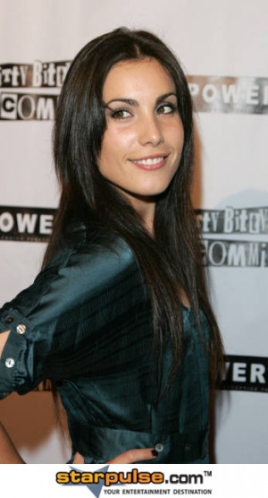 Carly Pope Pictures Photos