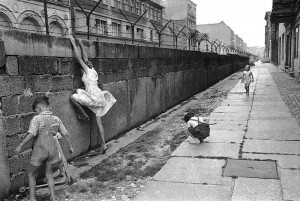 El muro de Berlín, Kennedy & La Guerra Fría (cap.09)