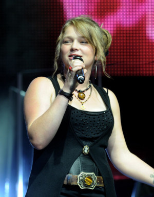 Crystal Bowersox Singer Performs The American Idol