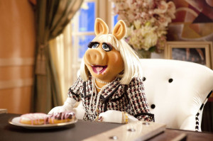 The Muppets – Miss Piggy Food Binge