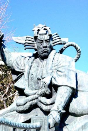 Cops arrest pantless samurai