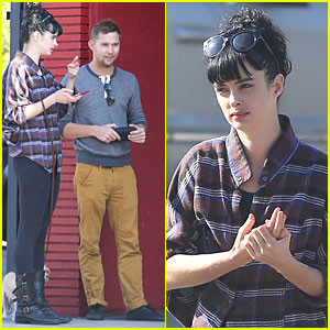 Mar 18, 2012 Krysten Ritter and her boyfriend Brian Geraghty pose ...