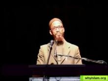 Khalid Yasin speaks on evolution in a public lecture.