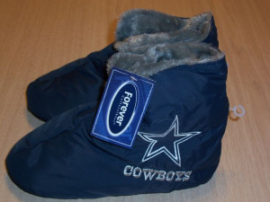 NEW WITH TAGS NFL DALLAS COWBOYS FOOTBALL SLIPPERS WOMENS MEDIUM (7)