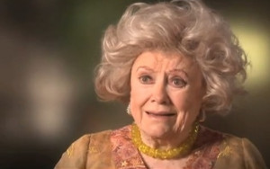 Hilarious Phyllis Diller Quotes That Broke the Boring Housewife Mold ...