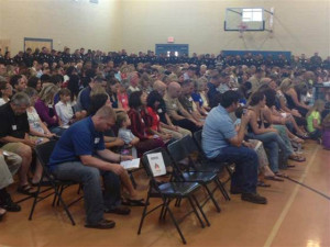 300 police officers stand in for fellow officer at his daughter Tatum ...