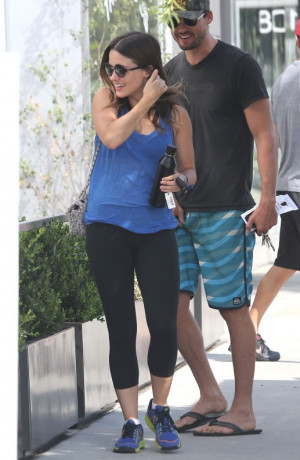 Austin Nichols And Sophia Bush Kissing