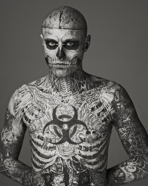 Quand Zombie Boy fait disparaitre ses tatouages pour une publicité