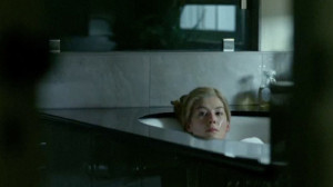 Review: Unforgettable Rosamund Pike Gives Mediocre 'Gone Girl' The ...