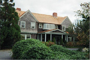 Grey Gardens was sold to Ben Bradlee and Sally Quinn in 1979 for $ ...