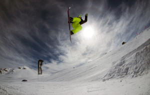SNOWBOARDER, snowboard jump