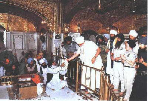 Contribution: Visited Golden Temple periodically but never lived there ...
