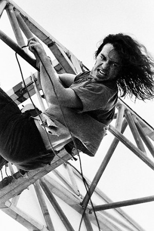 Eddie+Vedder+Vedder_hanging