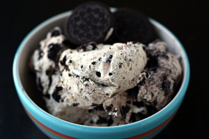 Cookies and Cream Ice Cream from Baking Junkie