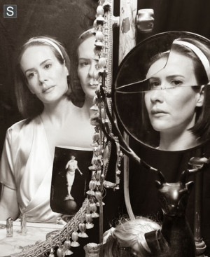 American Horror Story Freak Show - Monsters Among Us - Review 
