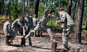 female-soldiers-training