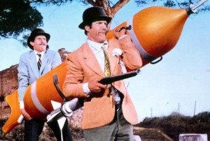 Franco e Ciccio alle prese con un mega missile in Le spie vengono dal