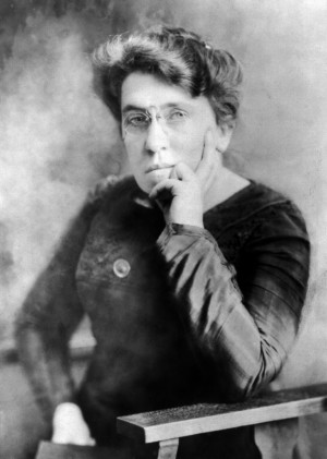 Description Emma Goldman seated.jpg