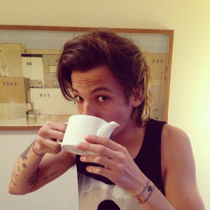 VOTE FOR THE HOTTEST: One Direction’s Louis Tomlinson VS The Vamps ...