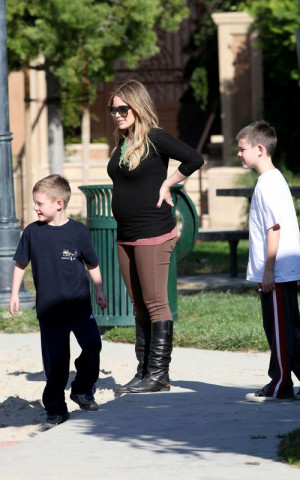 Hilary Duff spending time w/husband Mike Comrie and family & friends ...