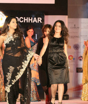 Geeta Basra n Mahima Walks The Ramp at Boat Fashion Show