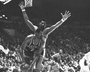 Wilt Chamberlain (r.) of the Los Angeles Lakers uses his wingspan to ...