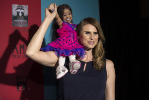Jyoti Amge, the world's smallest woman, sits on Erika Ervin's shoulder ...