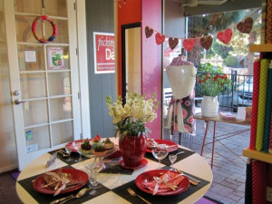 Beautiful Valentine’s Day Table Settings : Simple Valentines Day ...