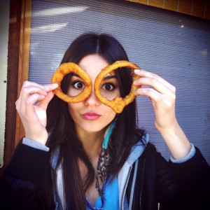 food, funny, glasses, onion rings, victoria justice
